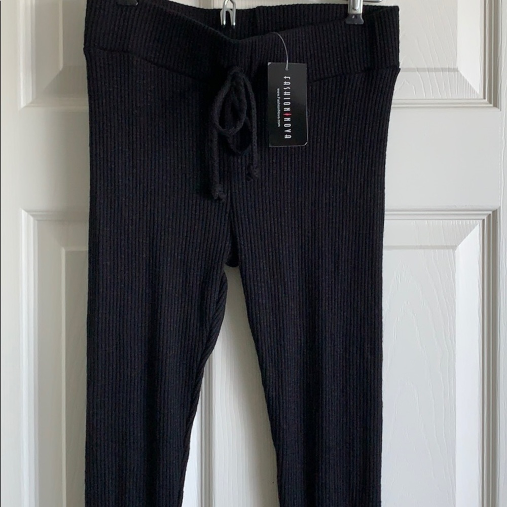 Black ribbed leggings!